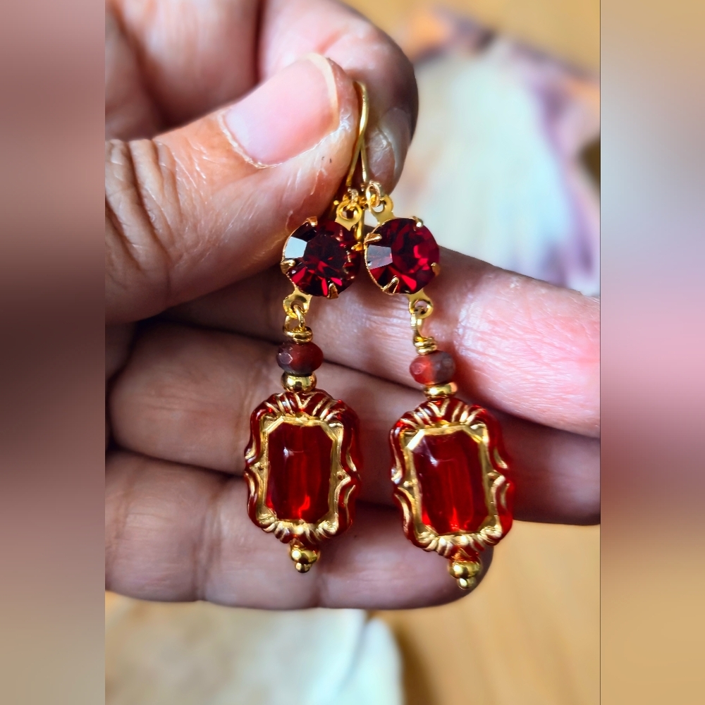 Victorian Red Ornate & Swarovski Ruby Crystal In Gold Plated Earrings - Picture 5 of 7